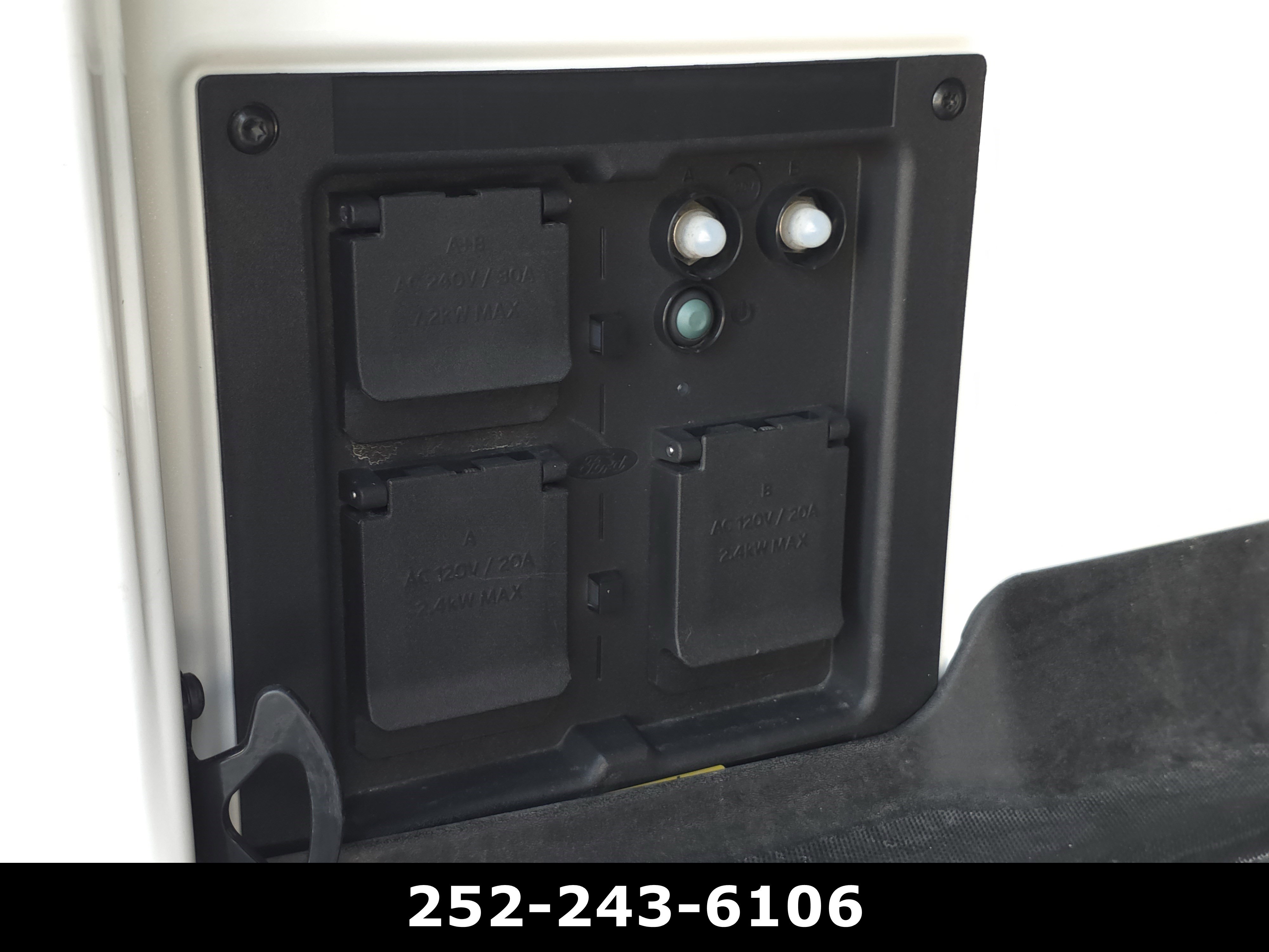 Used 2022 Ford F150 Lightning Platinum AWD/4WD image 39