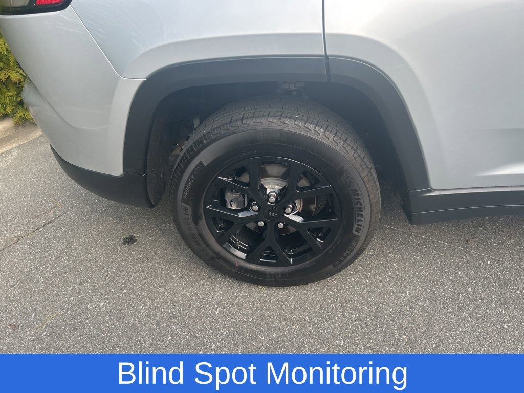 Used 2024 Jeep Grand Cherokee Altitude image 6