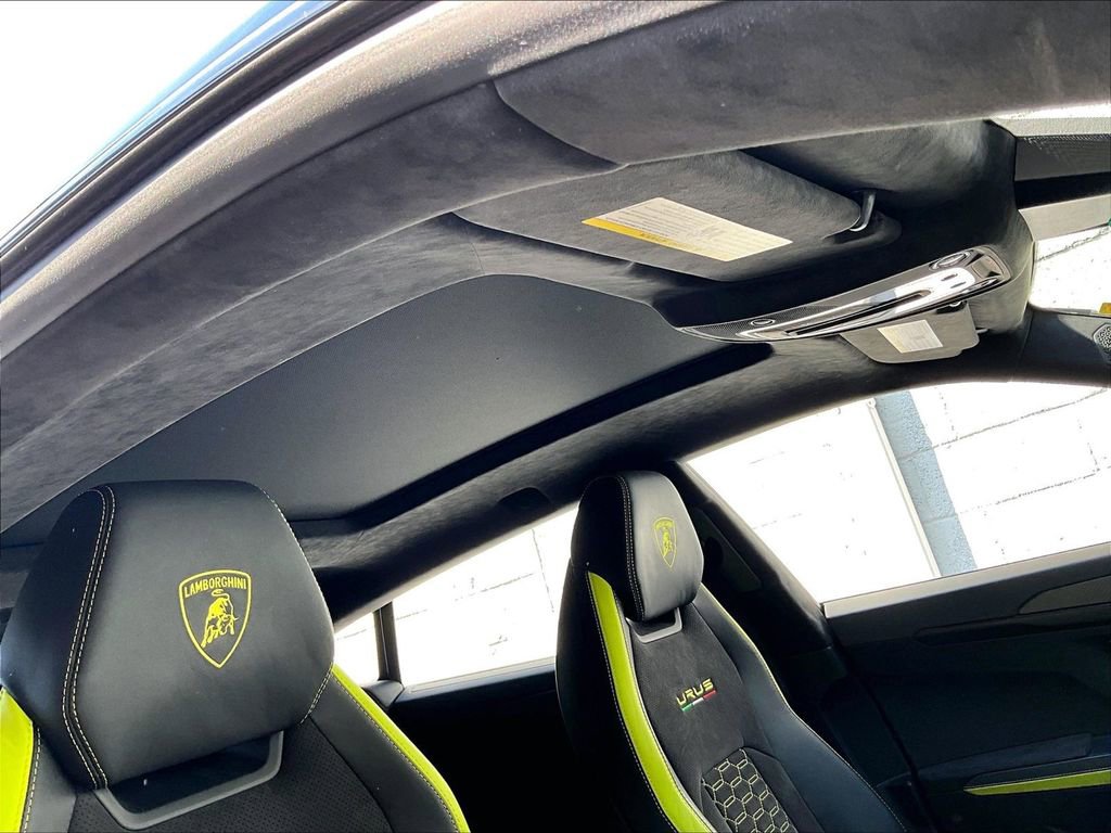 Used 2022 Lamborghini Urus AWD/4WD image 27