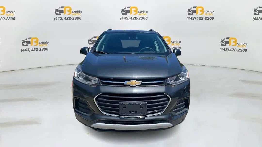Used 2017 Chevrolet Trax LT w/ LT Convenience Package FWD image 2