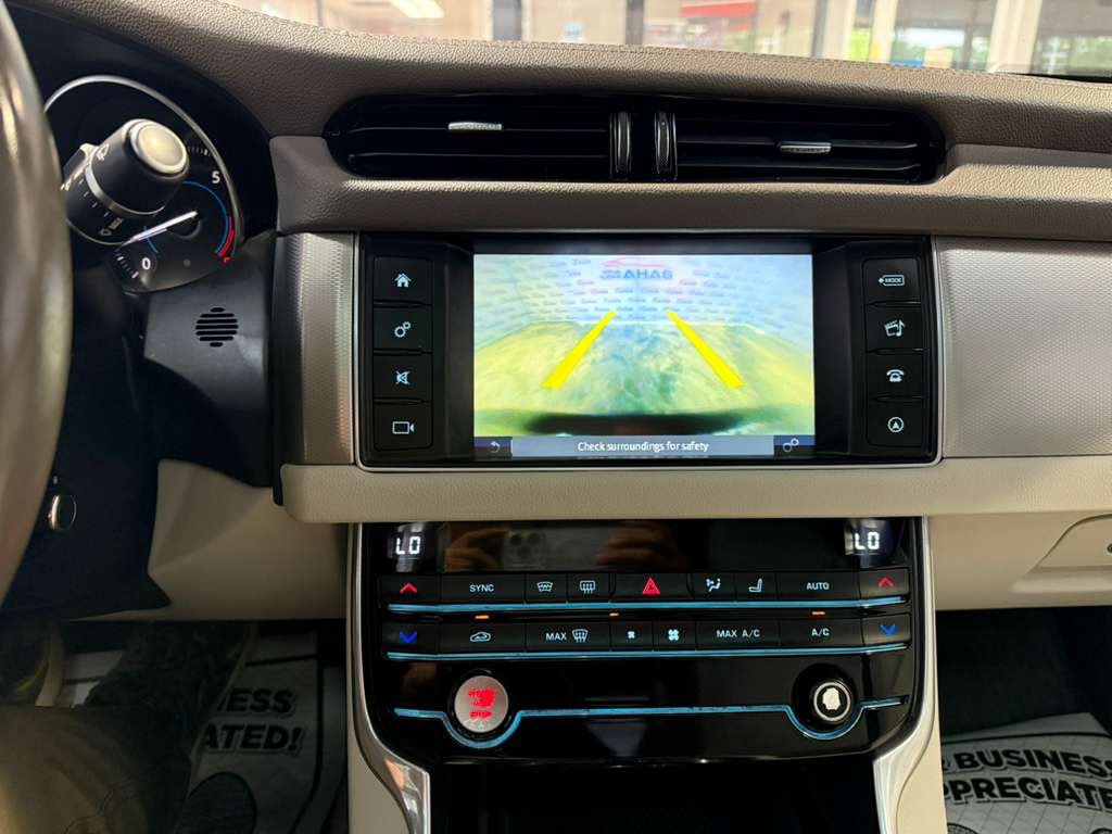Used 2018 Jaguar XF Premium AWD/4WD image 16