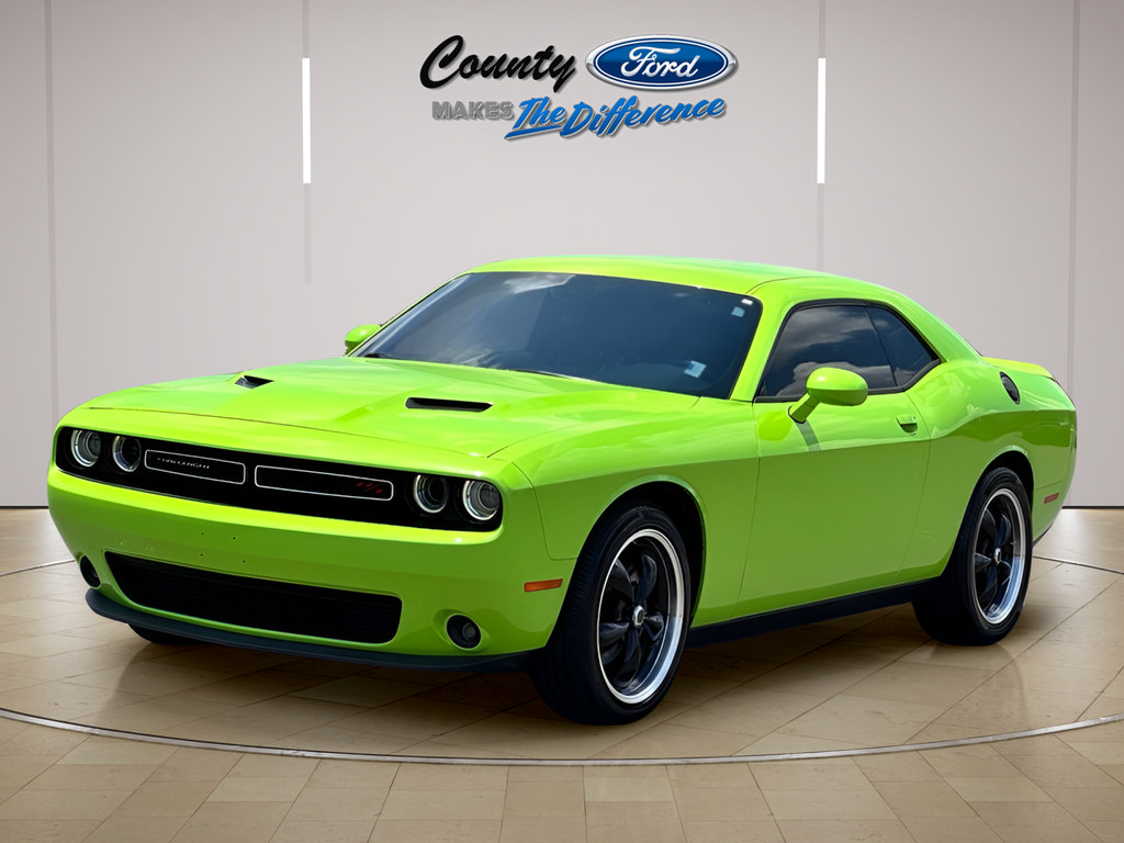 Used 2015 Dodge Challenger R/T Plus RWD image 2