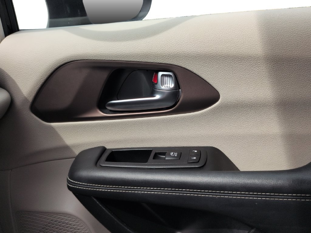 Used 2024 Chrysler Voyager LX FWD image 24