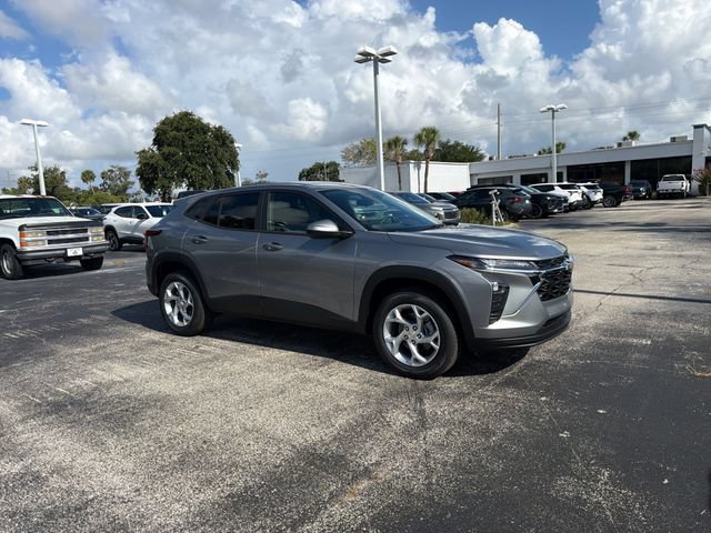 New 2026 Chevrolet Trax LS w/ LS Convenience Package FWD image 16