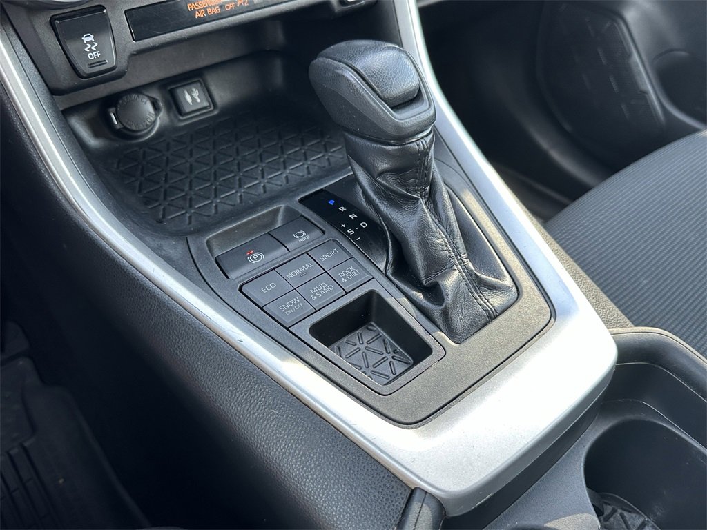 Used 2019 Toyota RAV4 LE image 23