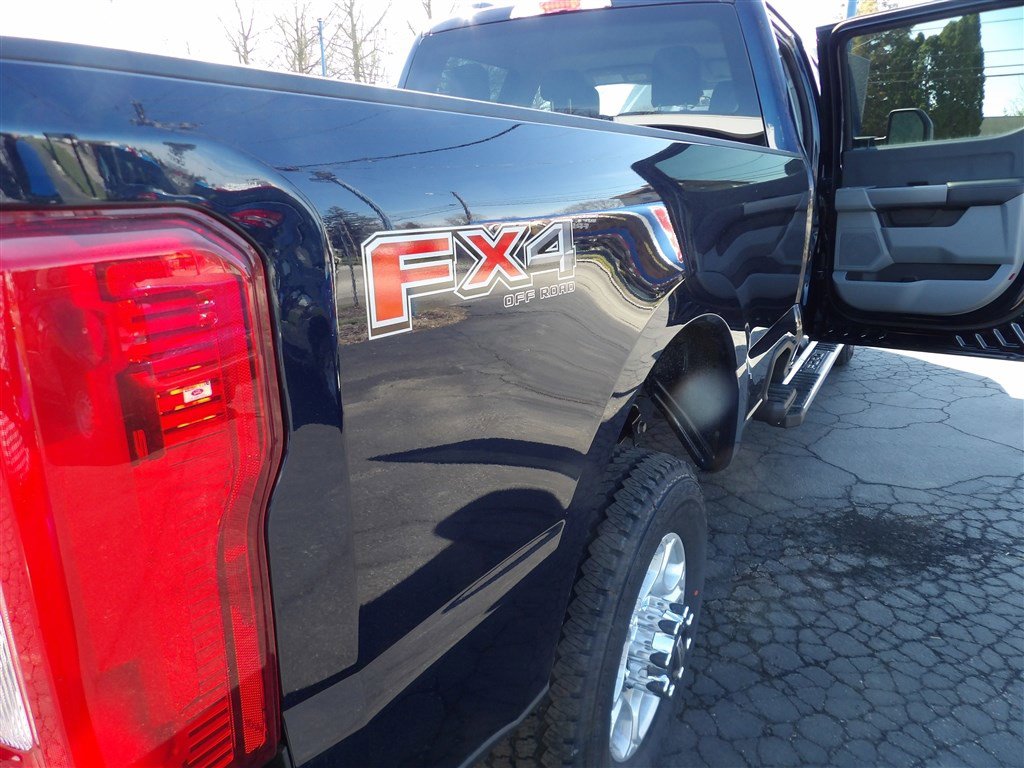 New 2025 Ford F350 XLT w/ FX4 Off-Road Package image 34