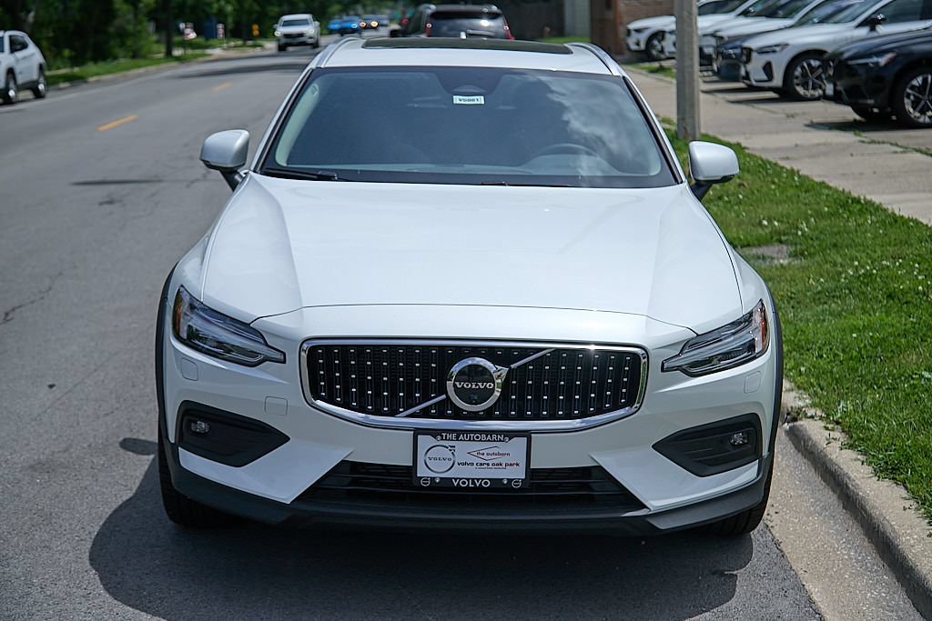 New 2026 Volvo V60 B5 Cross Country Plus w/ Climate Package AWD/4WD image 5