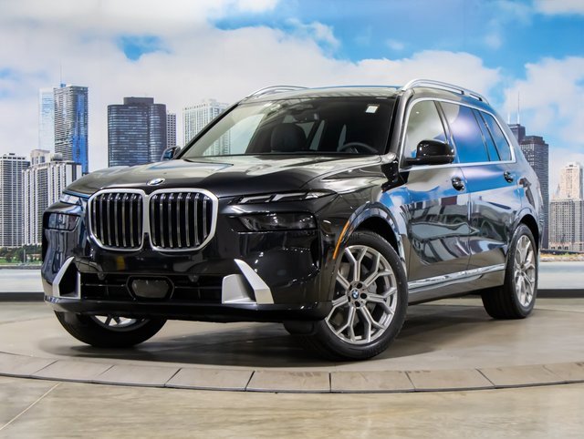 Used 2025 BMW X7 xDrive40i w/ Premium Package image 2