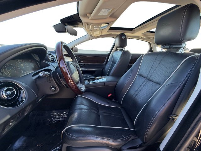 Used 2019 Jaguar XJ R-Sport RWD image 10
