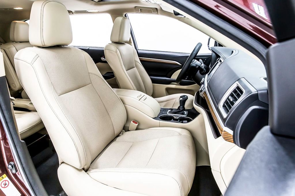 Used 2017 Toyota Highlander Limited FWD image 31