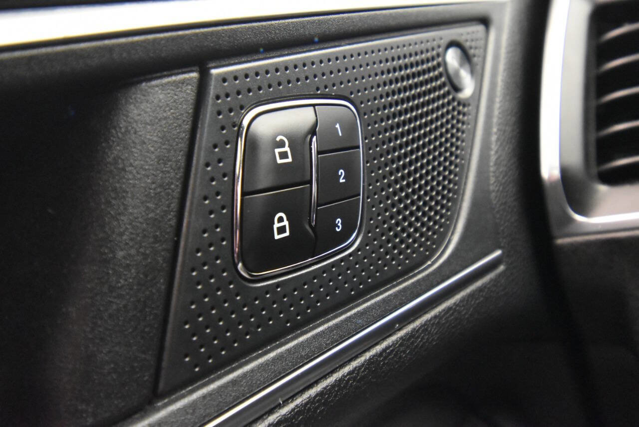 Used 2021 Ford Edge ST w/ Equipment Group 401A image 33