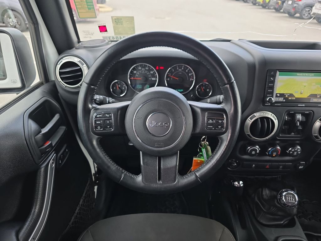 Used 2017 Jeep Wrangler Unlimited Rubicon w/ Connectivity Group image 15