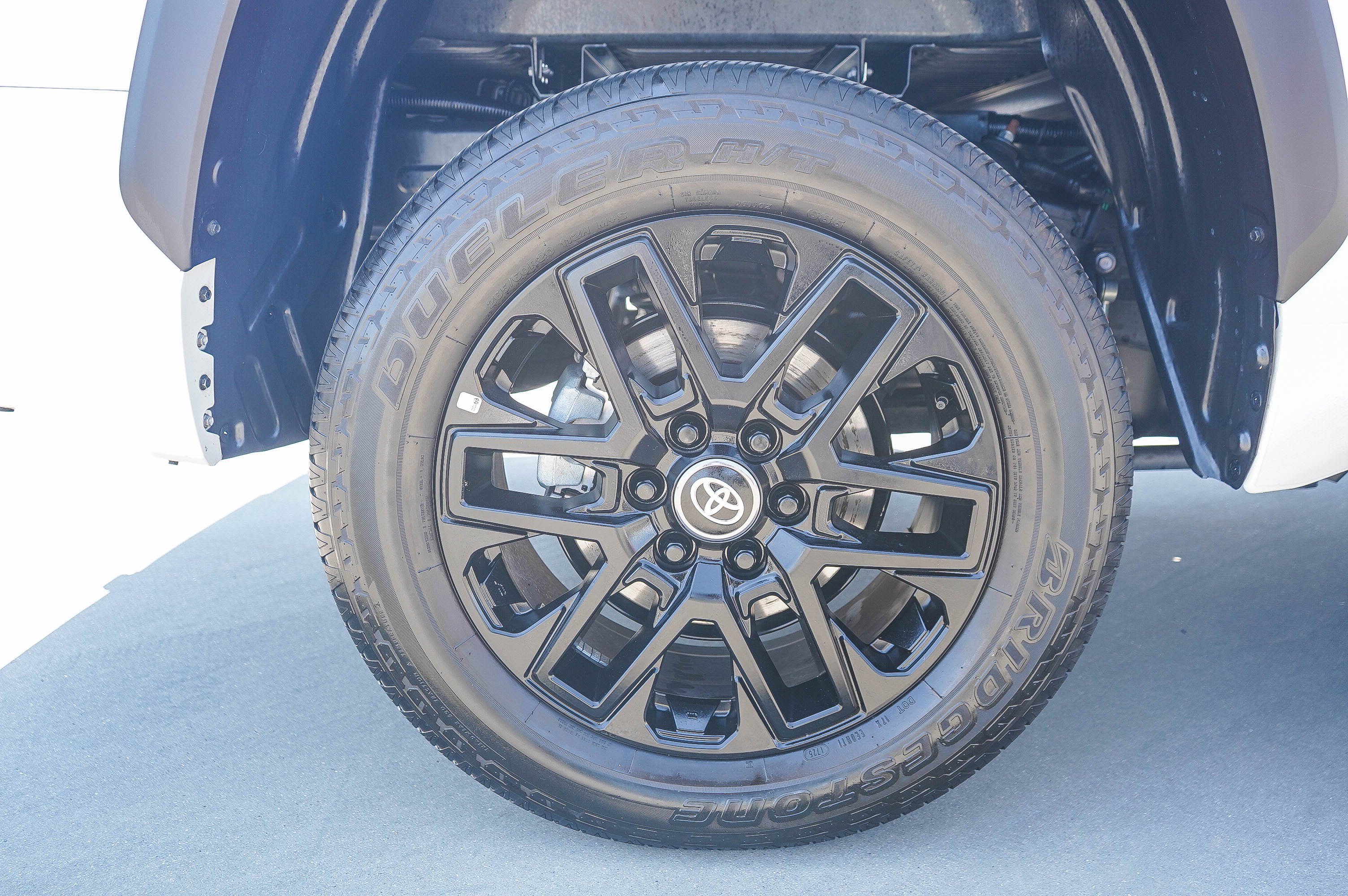 Certified 2025 Toyota Tundra Limited AWD/4WD image 9
