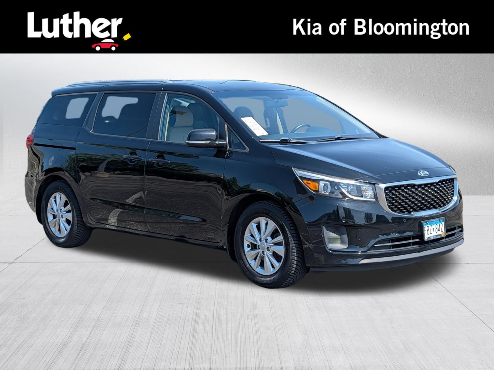 Used 2017 Kia Sedona LX w/ LX Essentials Premium Package FWD image 1