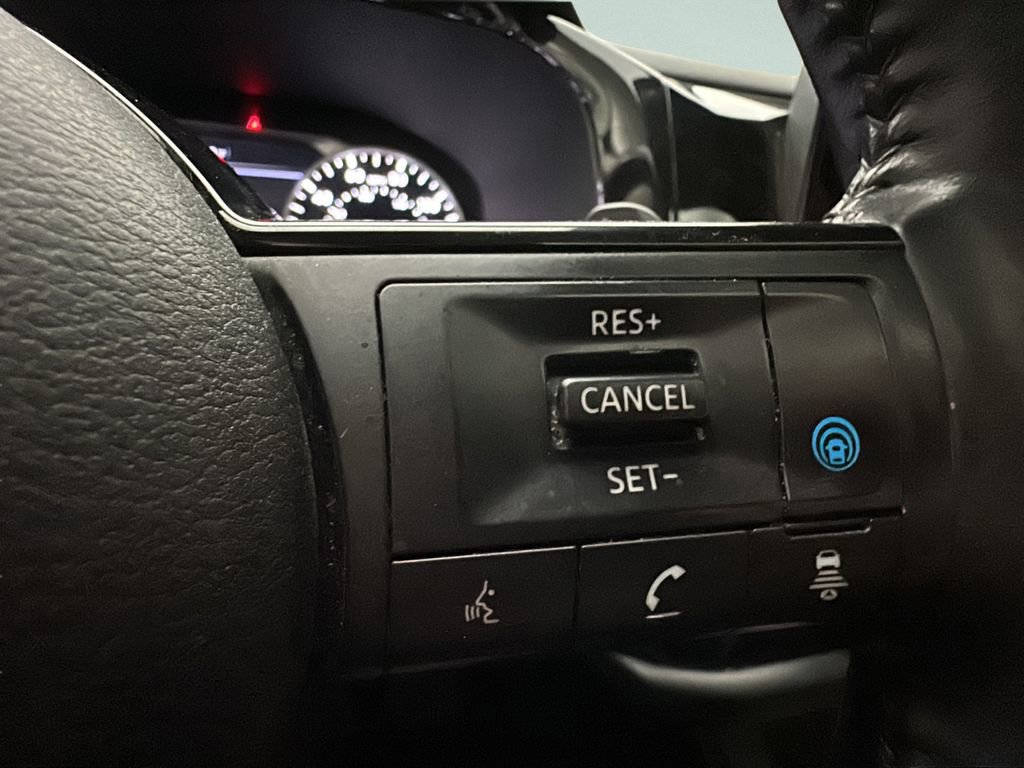 Used 2022 Nissan Pathfinder SV w/ SV Premium Package image 23