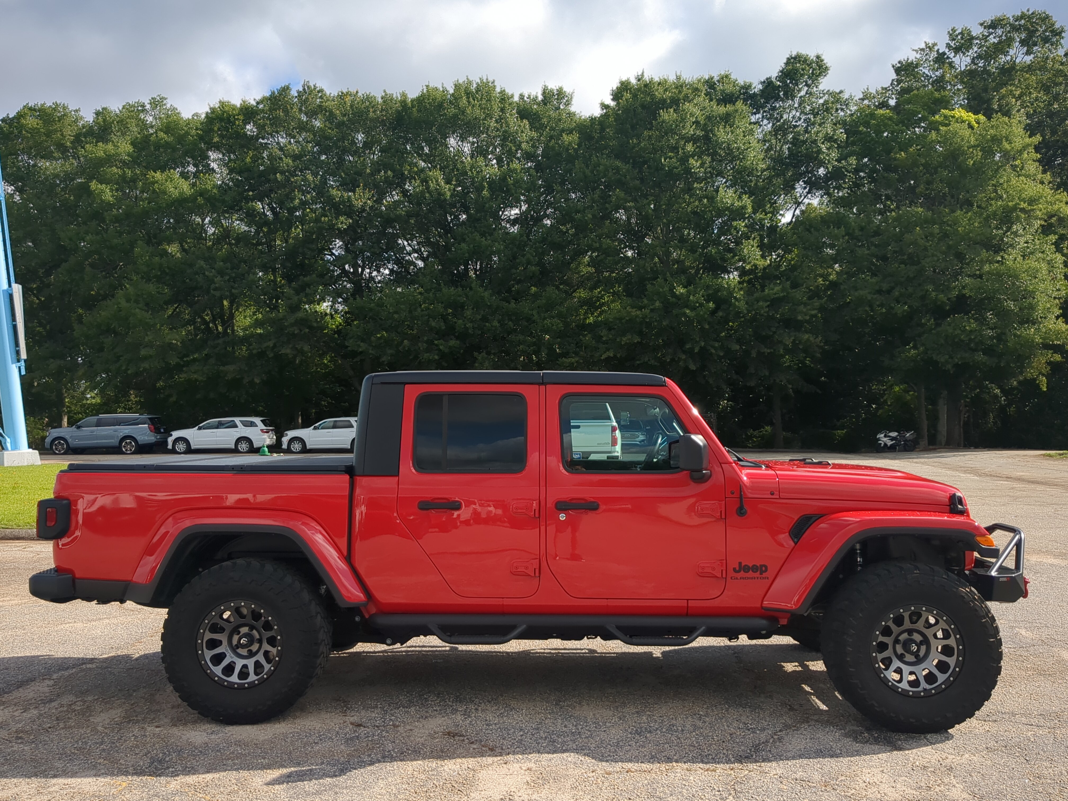 Used 2021 Jeep Gladiator Sport AWD/4WD image 2