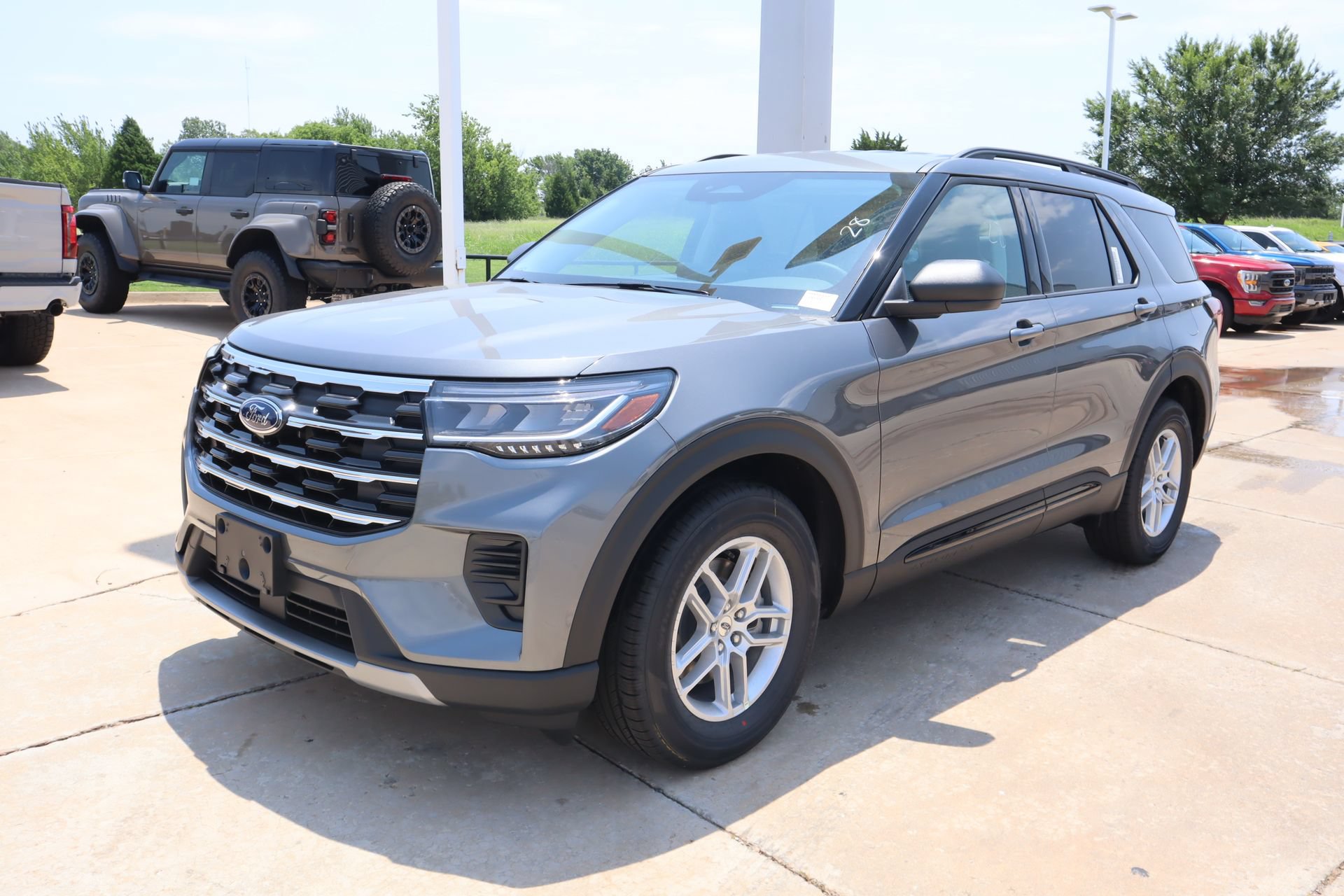 New 2026 Ford Explorer Active RWD image 11