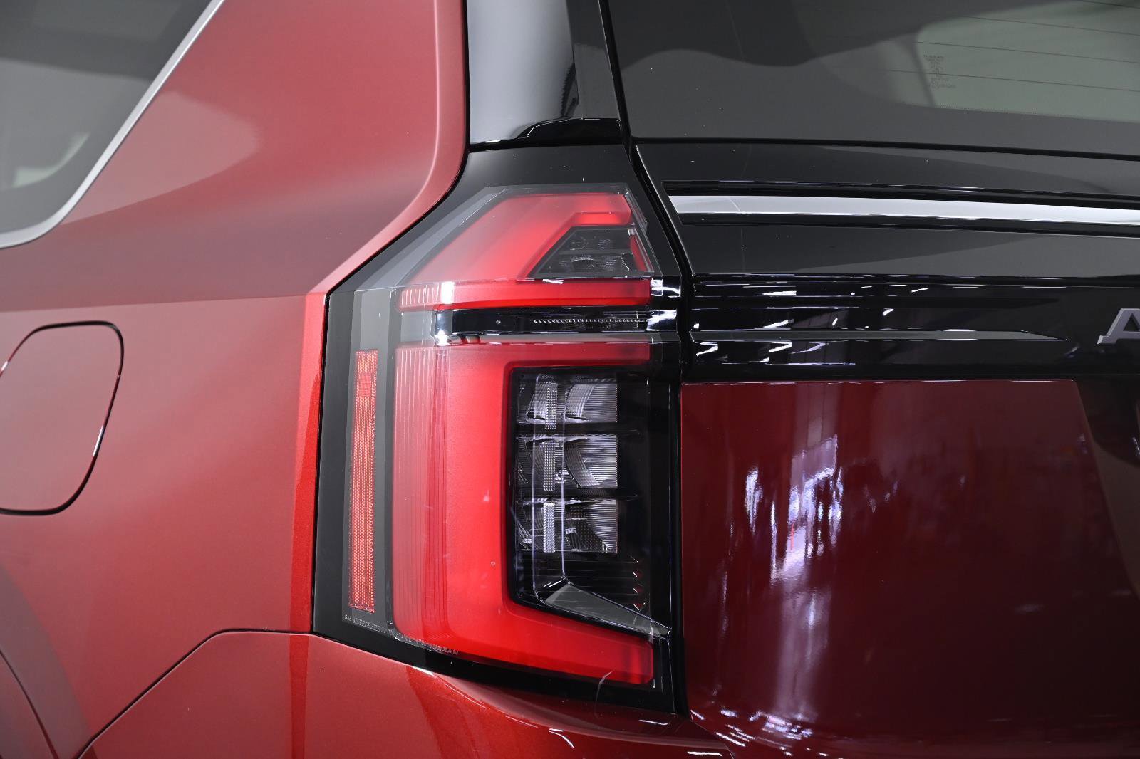 Used 2025 Nissan Armada Platinum image 5