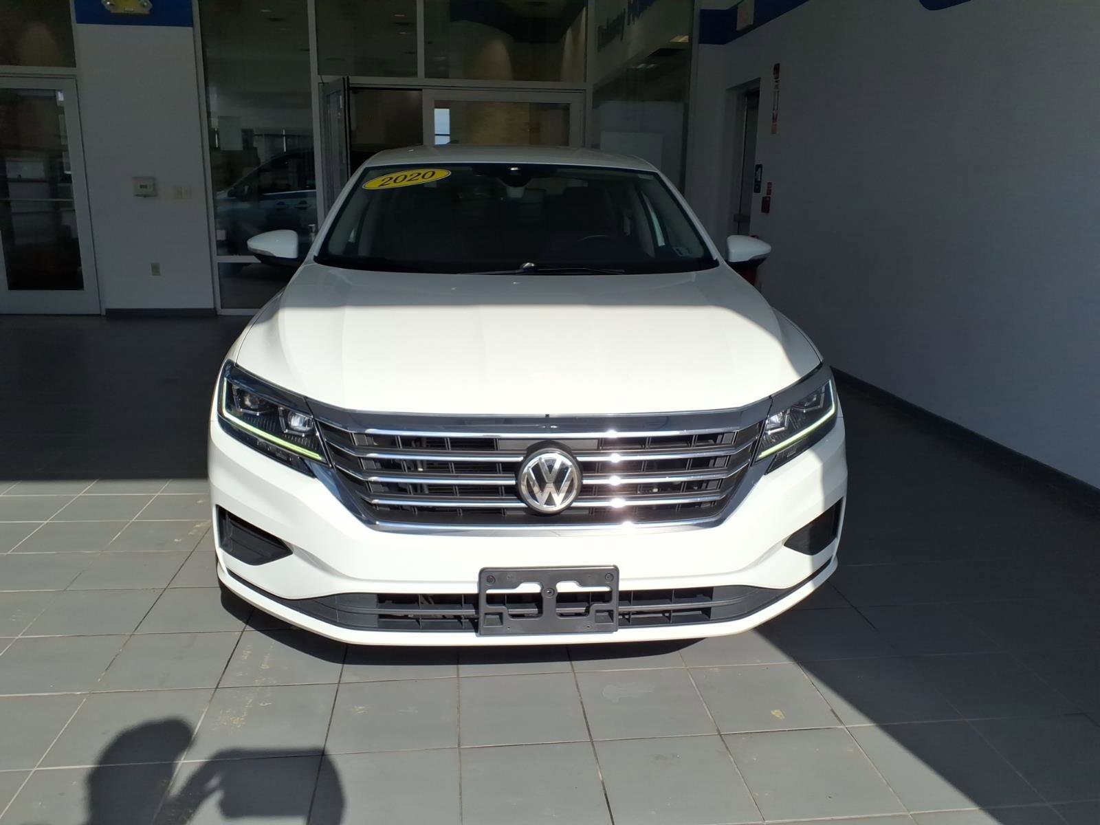 Used 2020 Volkswagen Passat 2.0T SE image 2