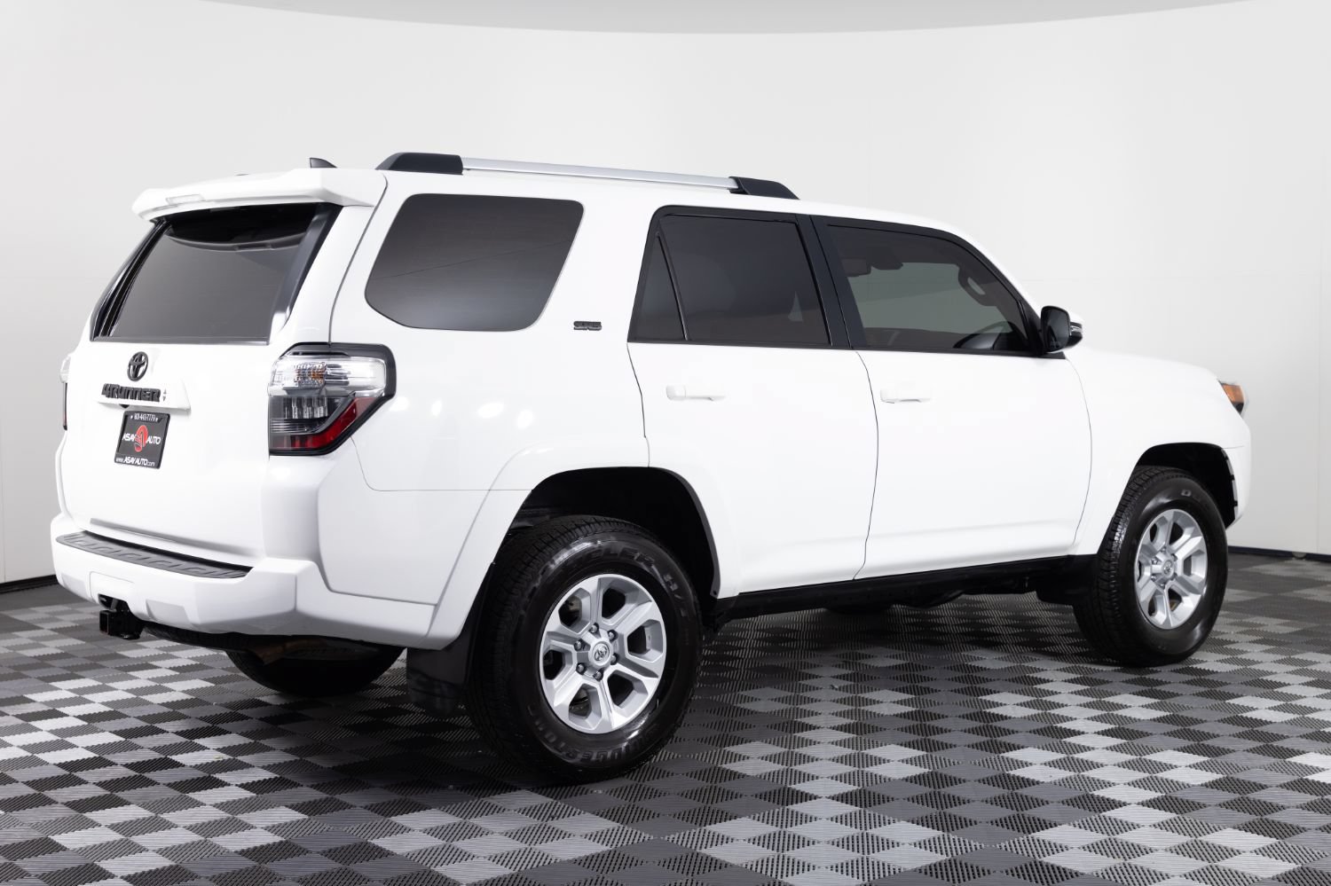 Used 2023 Toyota 4Runner SR5 Premium w/ Moonroof Package AWD/4WD image 8