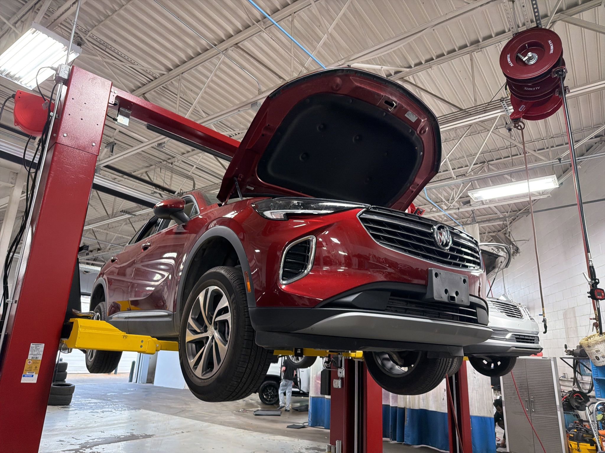 Used 2021 Buick Envision Essence image 2