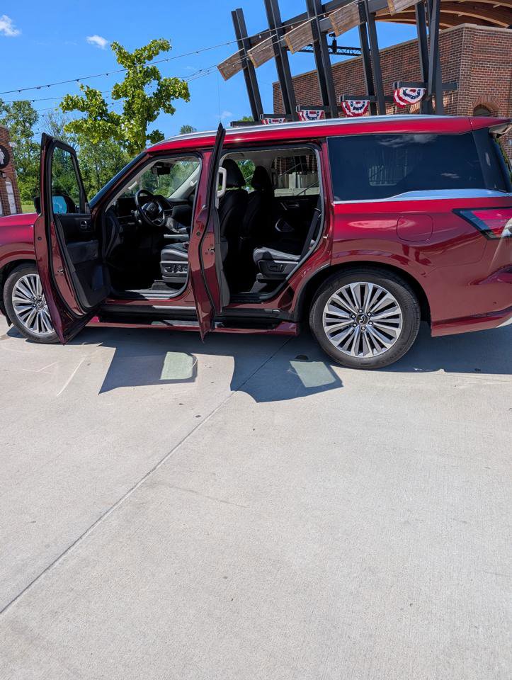 Used 2025 INFINITI QX80 Sensory AWD/4WD image 9