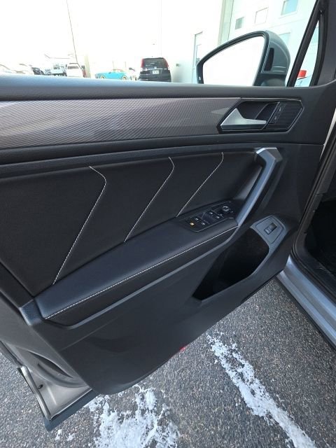 Used 2024 Volkswagen Tiguan SE image 13