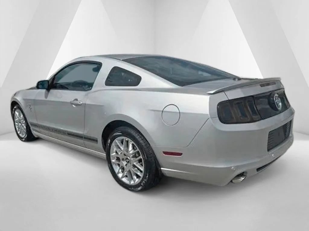 Used 2013 Ford Mustang Premium RWD image 5