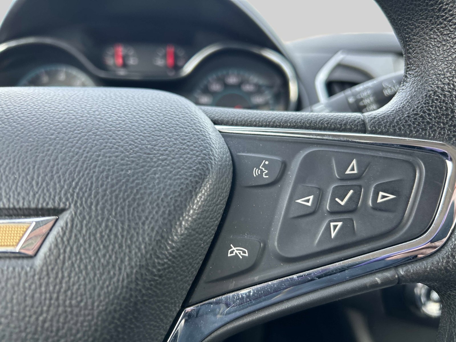 Used 2017 Chevrolet Cruze LT w/ Convenience Package image 23