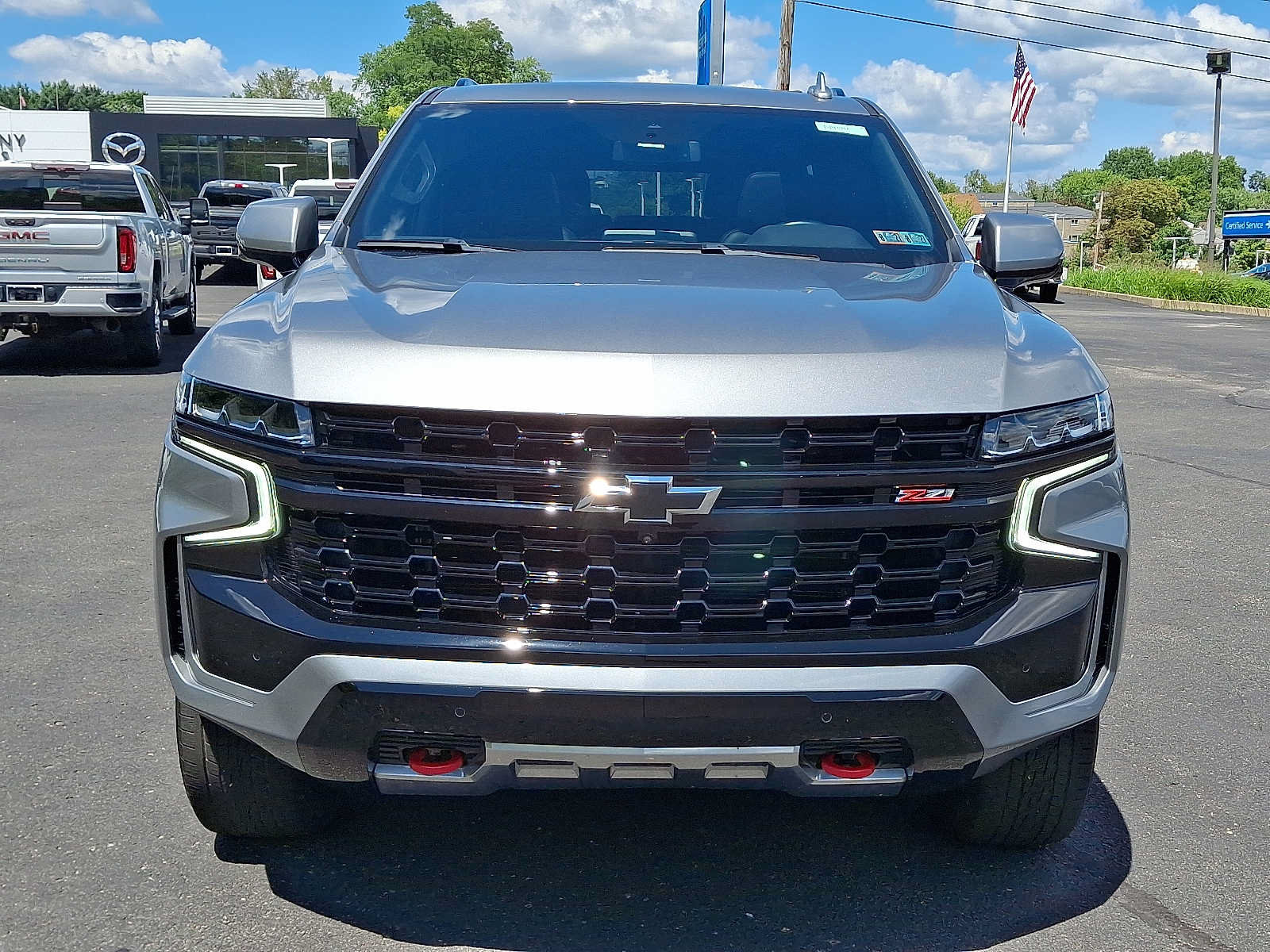Used 2023 Chevrolet Tahoe Z71 w/ Luxury Package AWD/4WD image 2