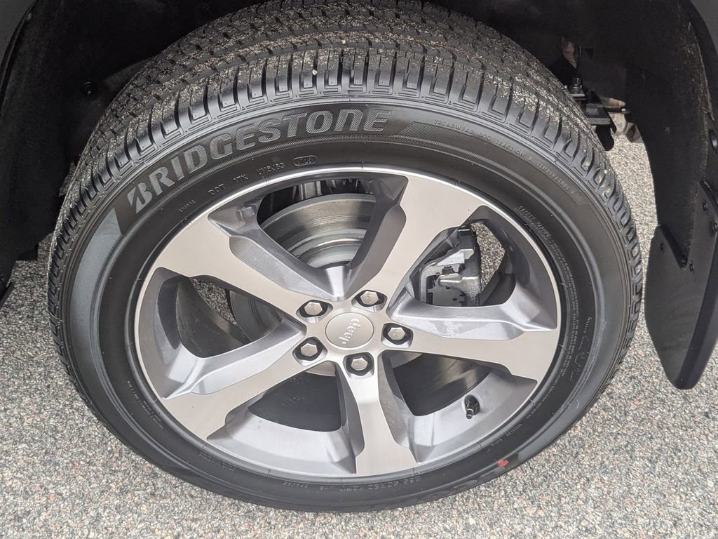 New 2025 Jeep Grand Cherokee Limited w/ Trailer Tow Package image 11