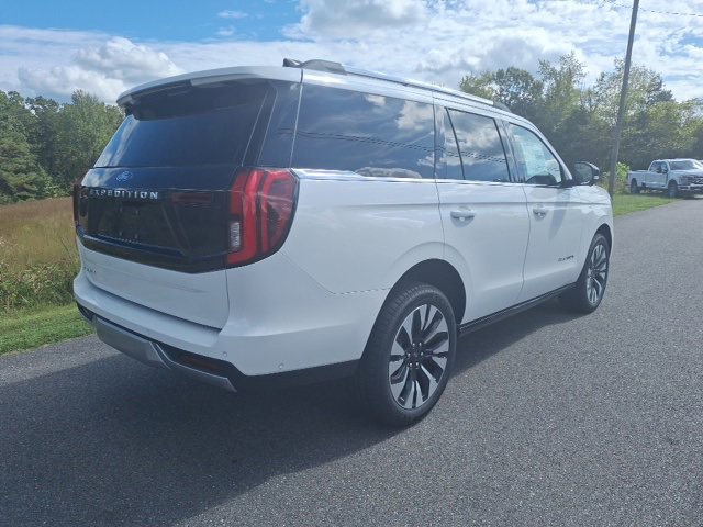 New 2025 Ford Expedition Platinum image 3