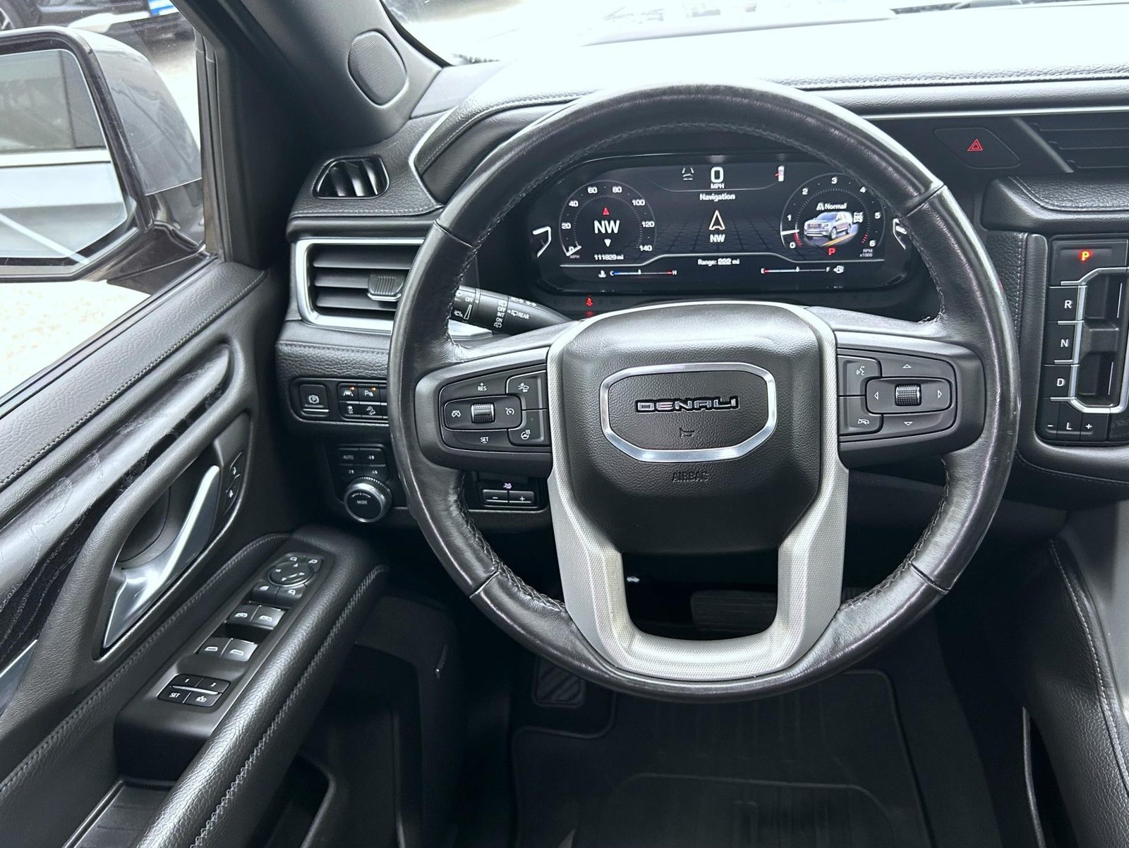 Used 2022 GMC Yukon XL Denali w/ Denali Premium Package AWD/4WD image 11