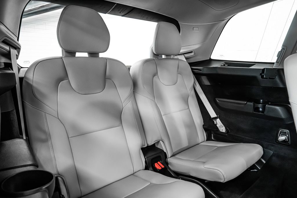 Used 2022 Volvo XC90 T6 Momentum w/ Advanced Package image 25