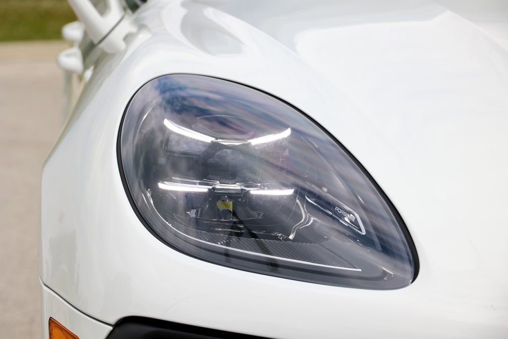 Certified 2023 Porsche Macan Turbo AWD/4WD image 17
