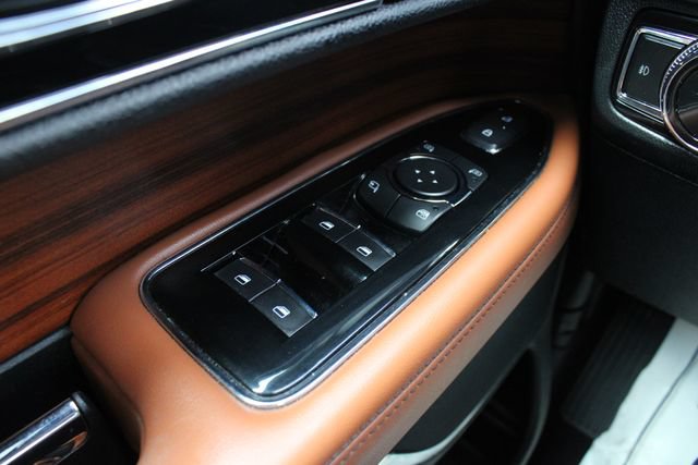 Used 2019 Lincoln Navigator L Reserve AWD/4WD image 7