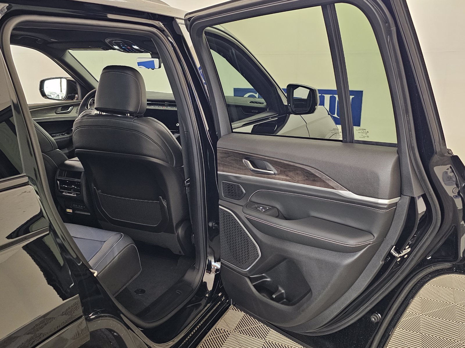 New 2026 Jeep Grand Cherokee Limited AWD/4WD image 35