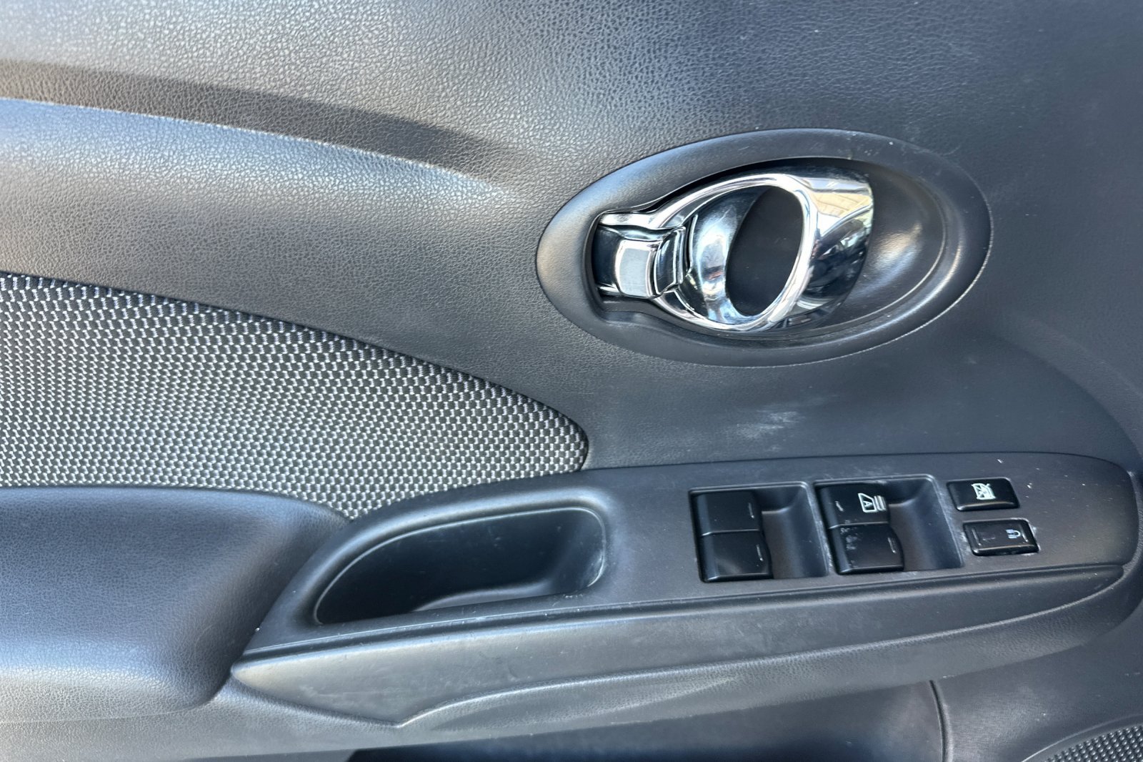 Used 2014 Nissan Versa SV FWD image 11