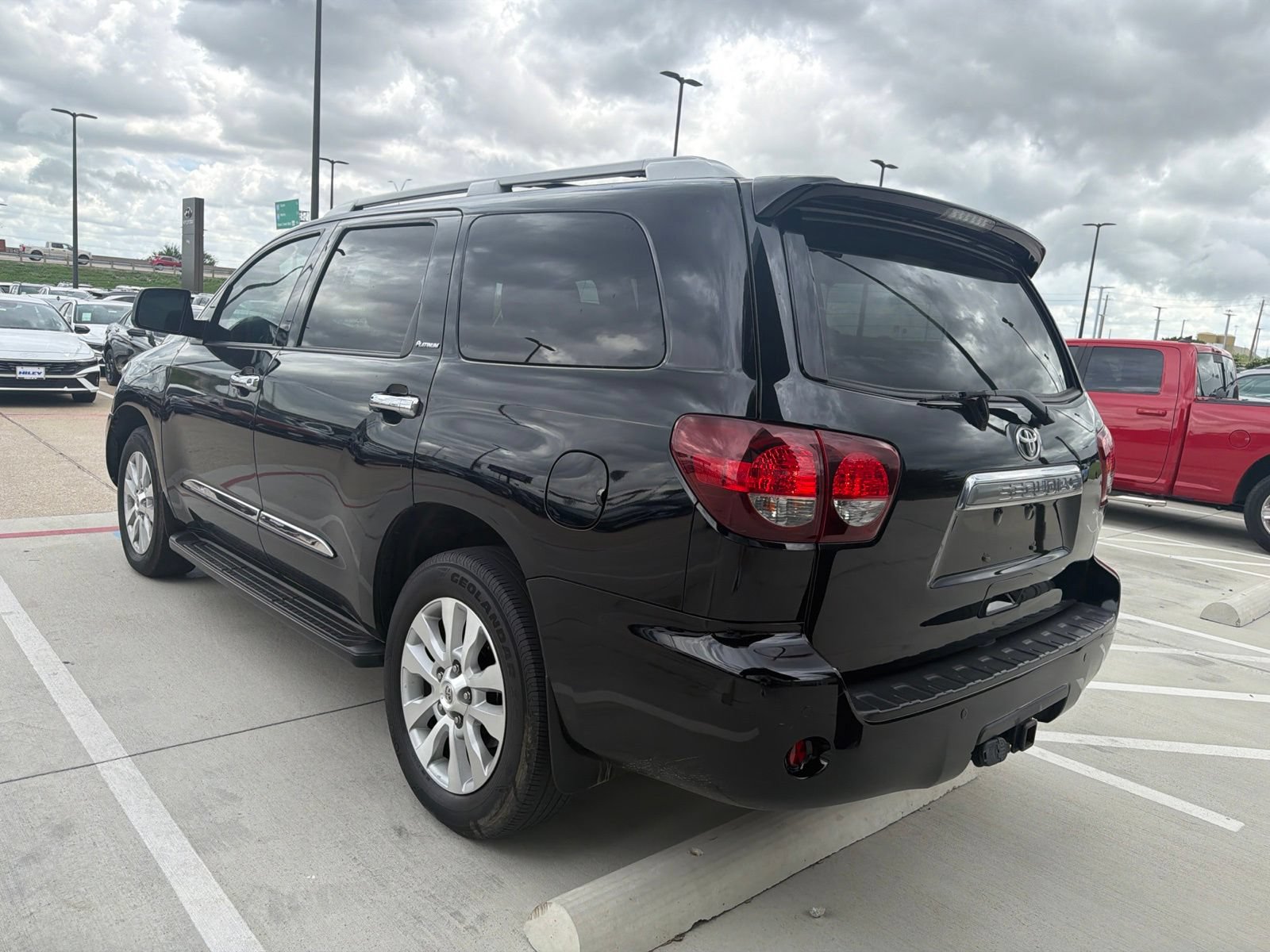 Used 2019 Toyota Sequoia Platinum RWD image 7