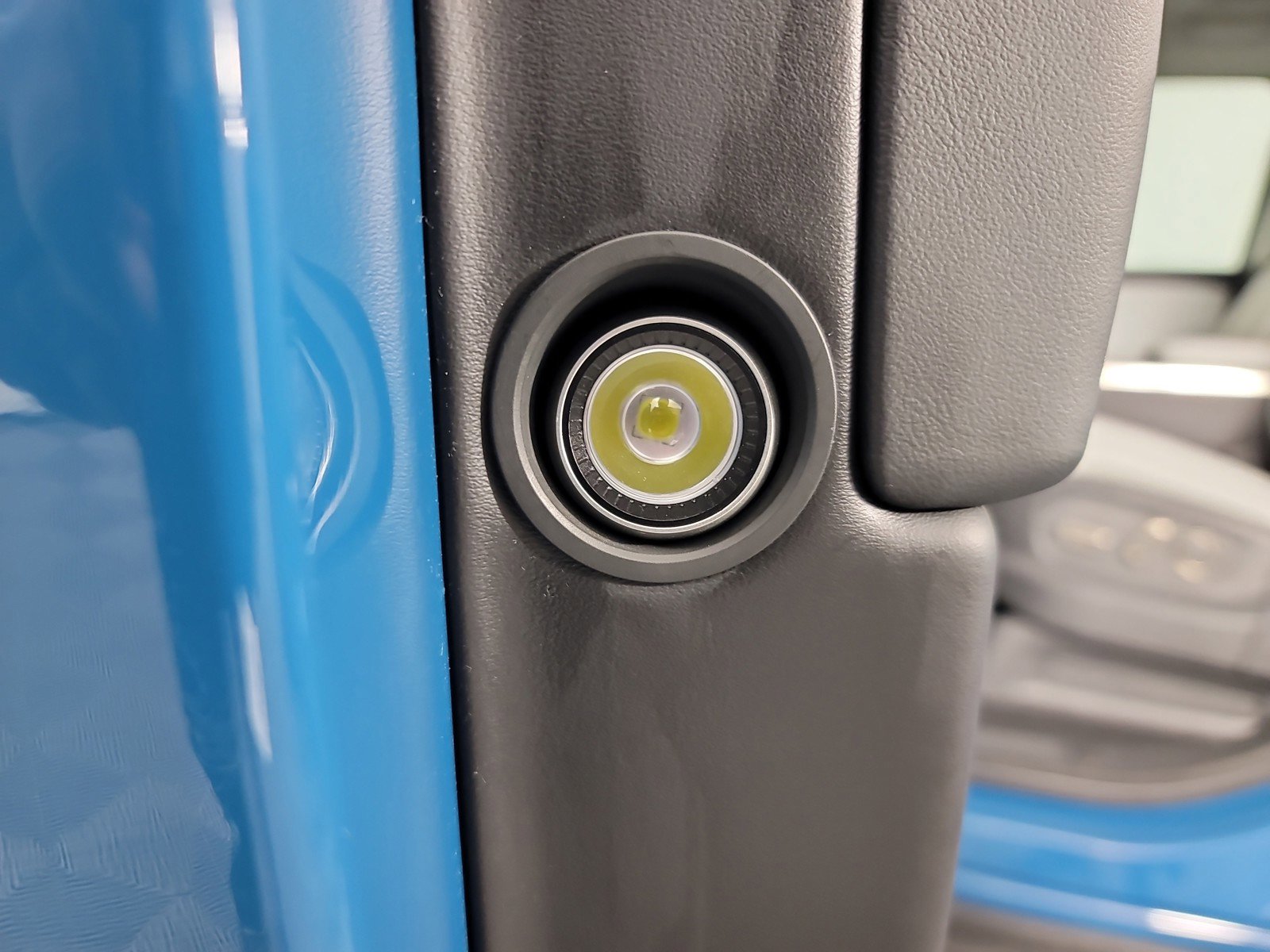 Used 2023 Rivian R1S Launch Edition image 23