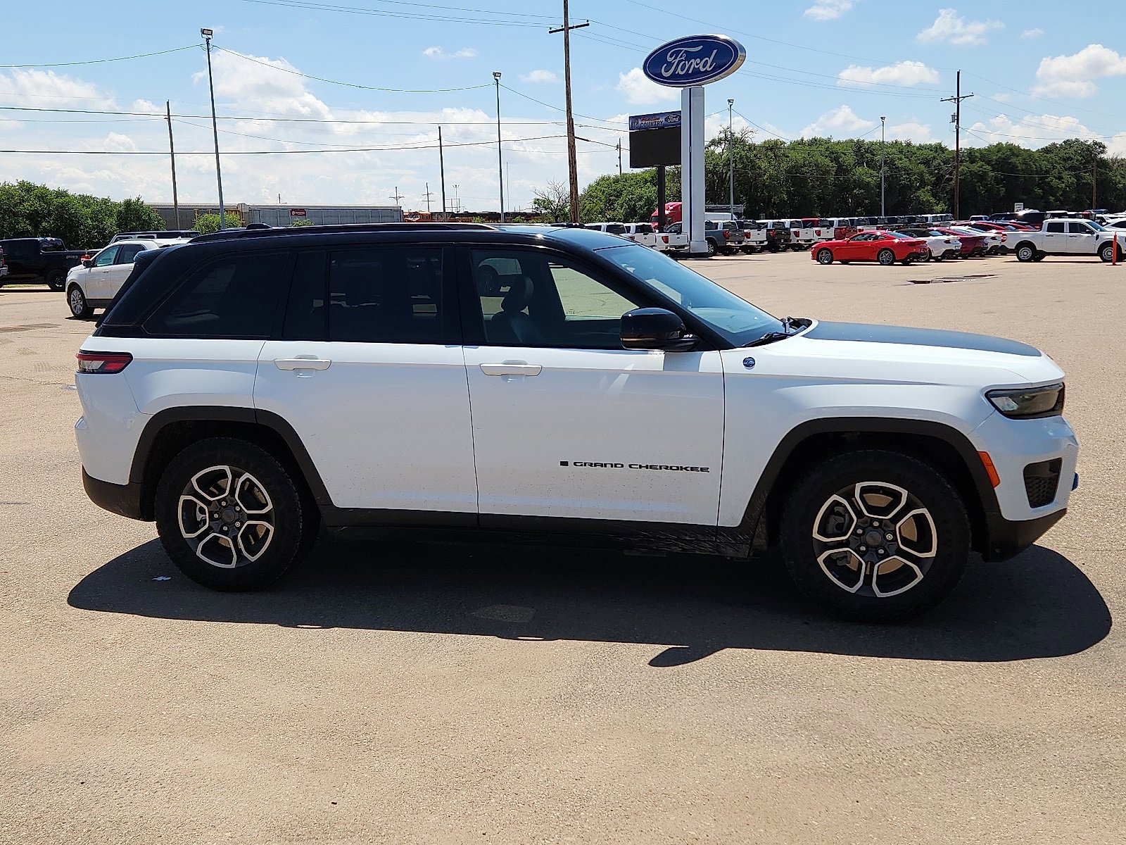 Used 2022 Jeep Grand Cherokee Trailhawk image 5