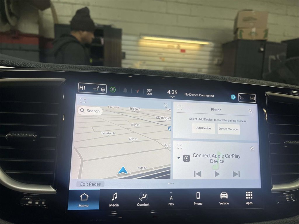 Used 2024 Chrysler Pacifica Select image 15