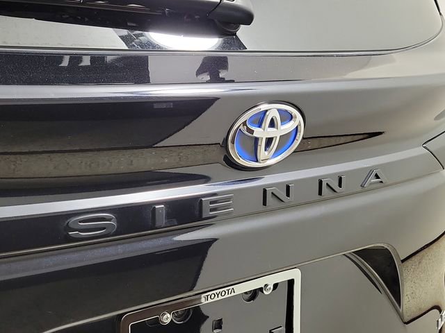 Used 2025 Toyota Sienna LE FWD image 9