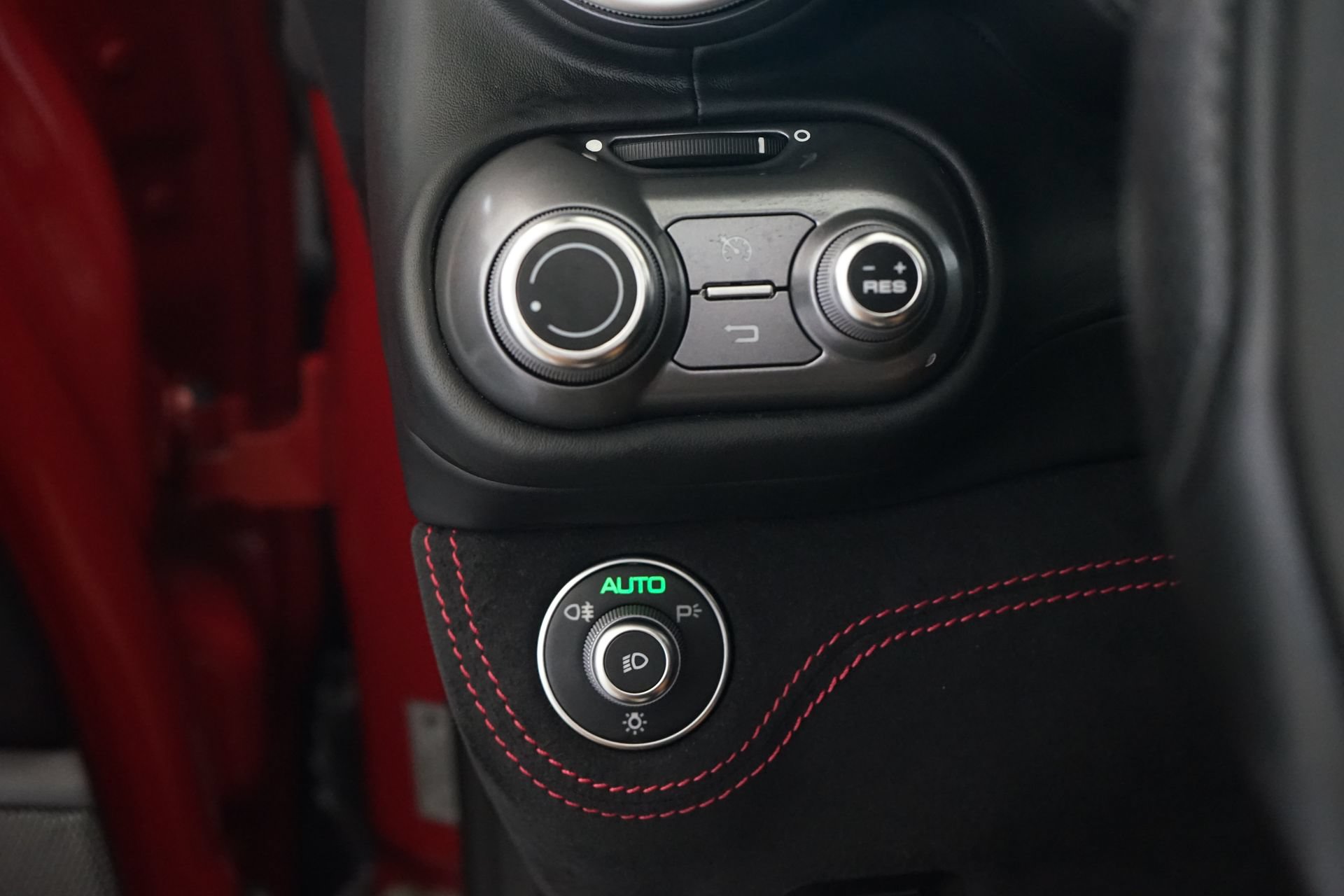 Used 2019 Ferrari Portofino RWD image 22