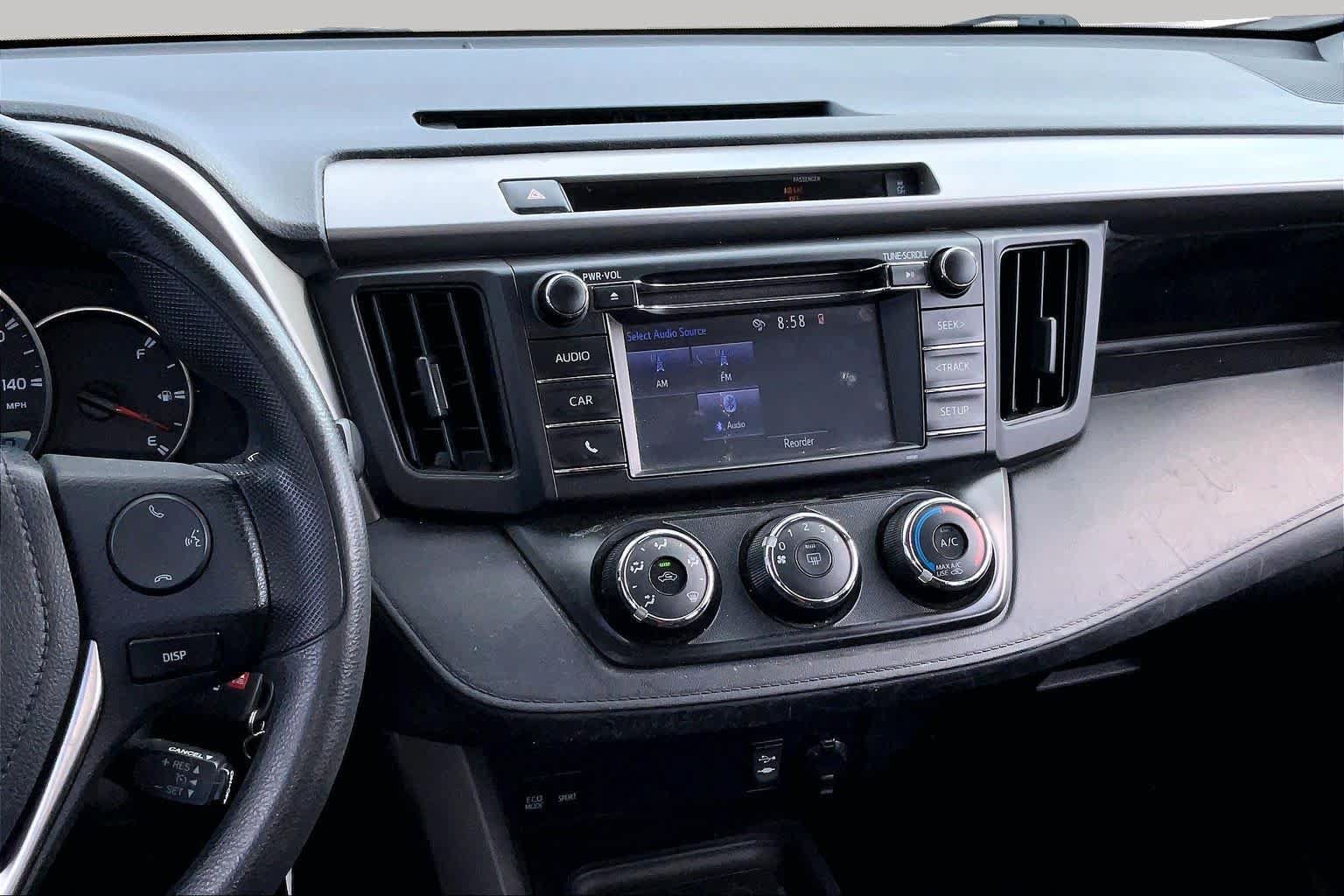 Used 2016 Toyota RAV4 LE FWD image 7