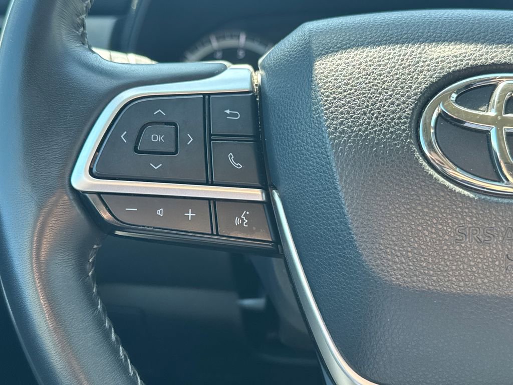 Used 2022 Toyota Highlander LE AWD/4WD image 18