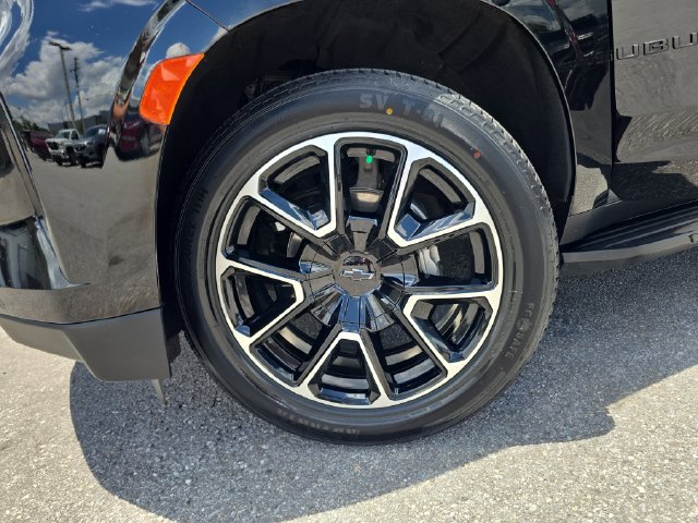 Certified 2024 Chevrolet Suburban RST RWD image 32