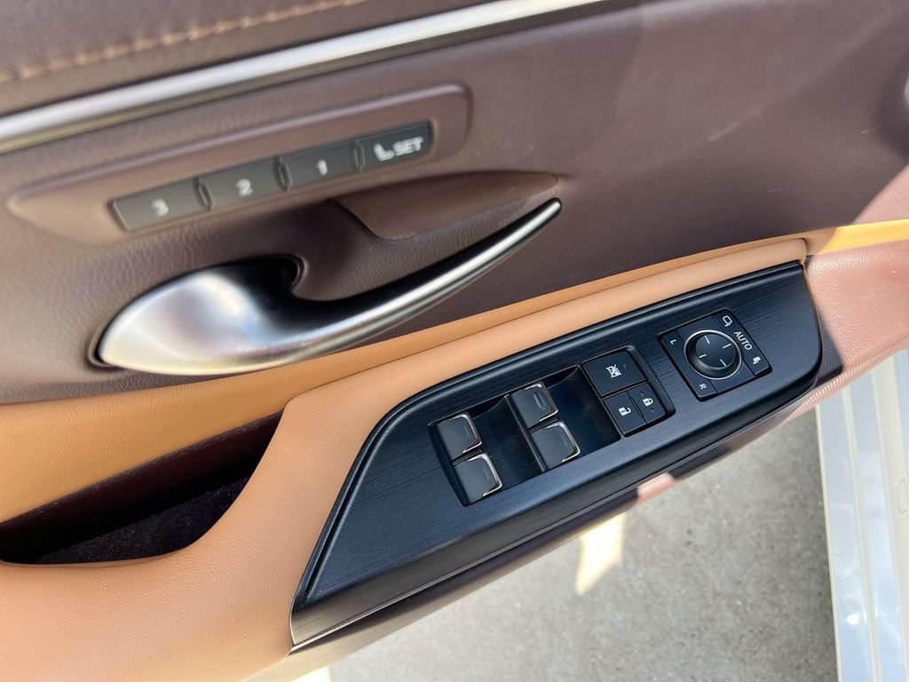 Certified 2021 Lexus ES 350 w/ Premium Package FWD image 11
