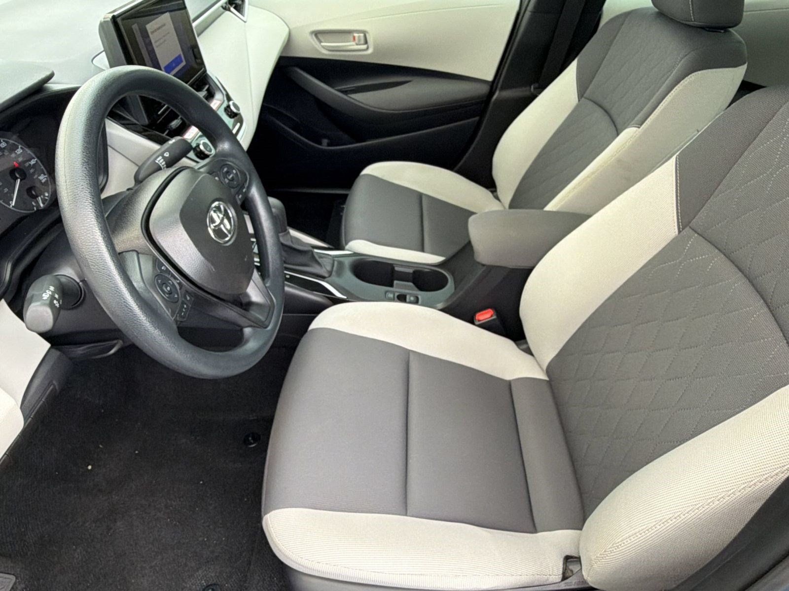 Used 2025 Toyota Corolla LE FWD image 5