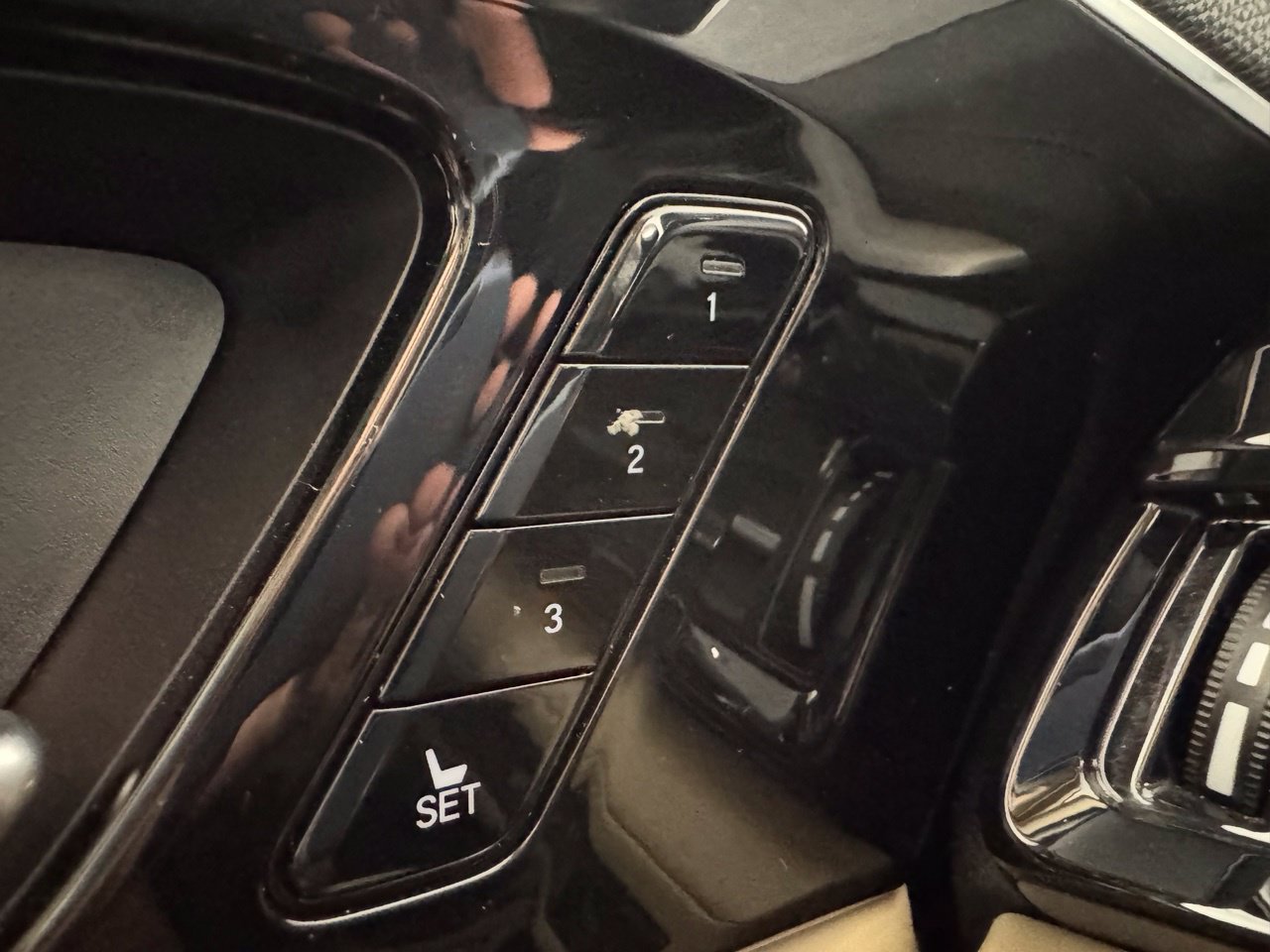 Used 2022 Acura MDX w/ Technology Package FWD image 25